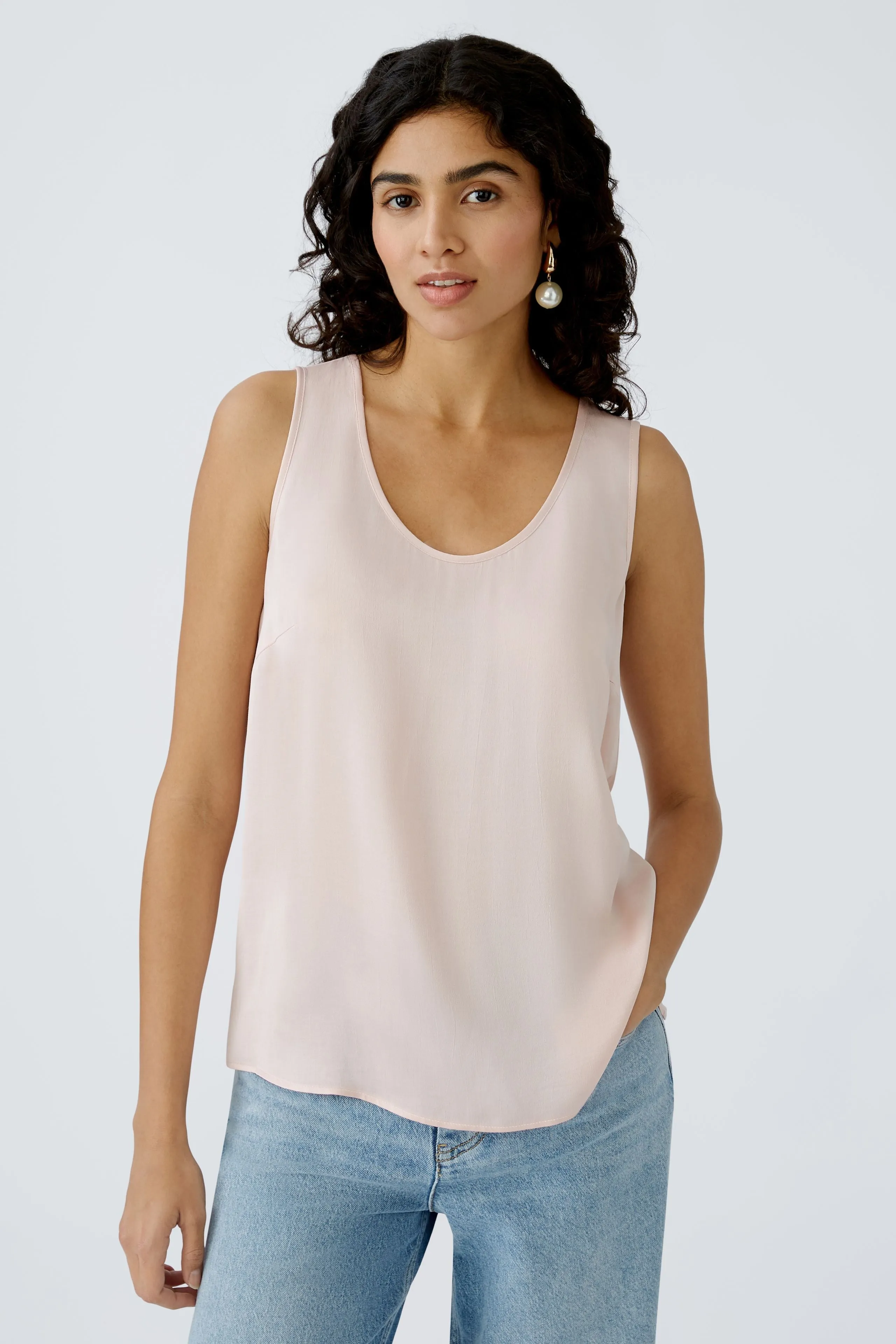 Oui Scoop Neck Shimmery Sleeveless Tank Top